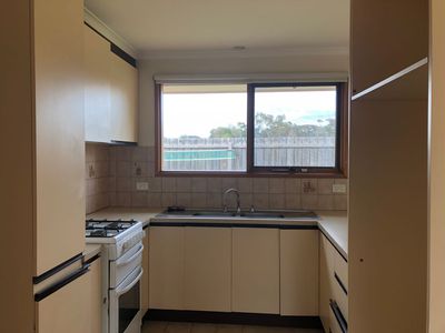 Flat 2 / 75 Huntingfield Drive, Hoppers Crossing