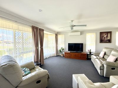 2 Merrilyn Court, Urangan