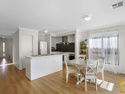 33 Charlwood Promenade, Werribee