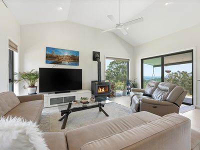 12 Scenic View, Razorback