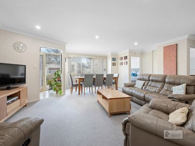 2 / 1 Moore Court, Wynyard