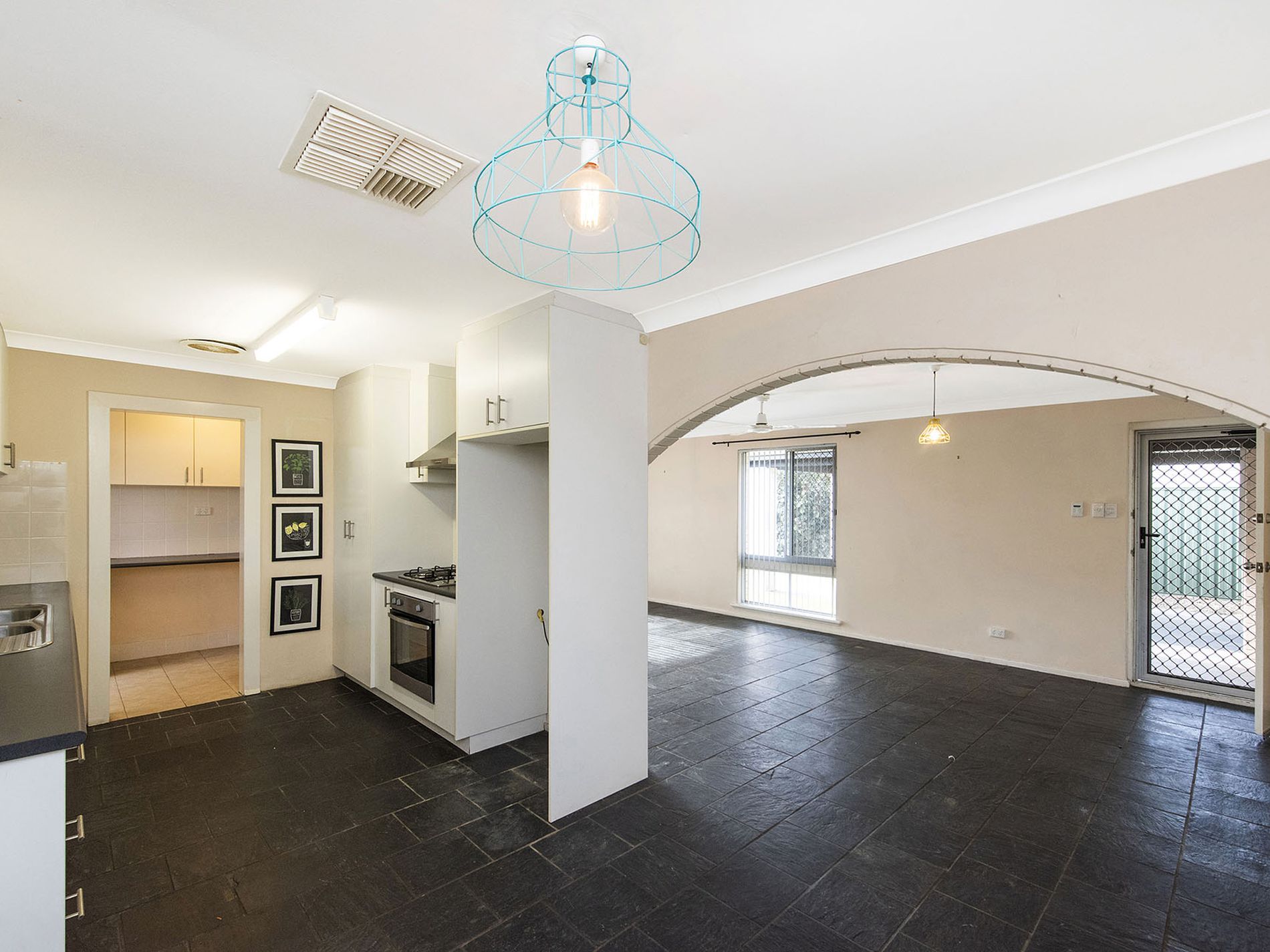 99 Queens Road, South Guildford