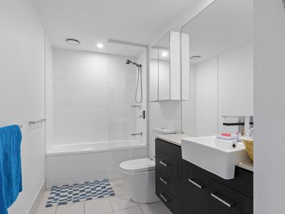 2505 / 25-31 East Quay Drive, Biggera Waters