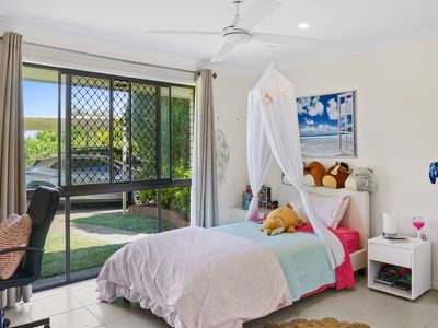 5 Wills Court, Paradise Point