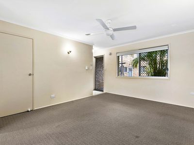 3 / 3 King Street, Urangan