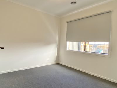 16 Gelantipy Drive, Truganina
