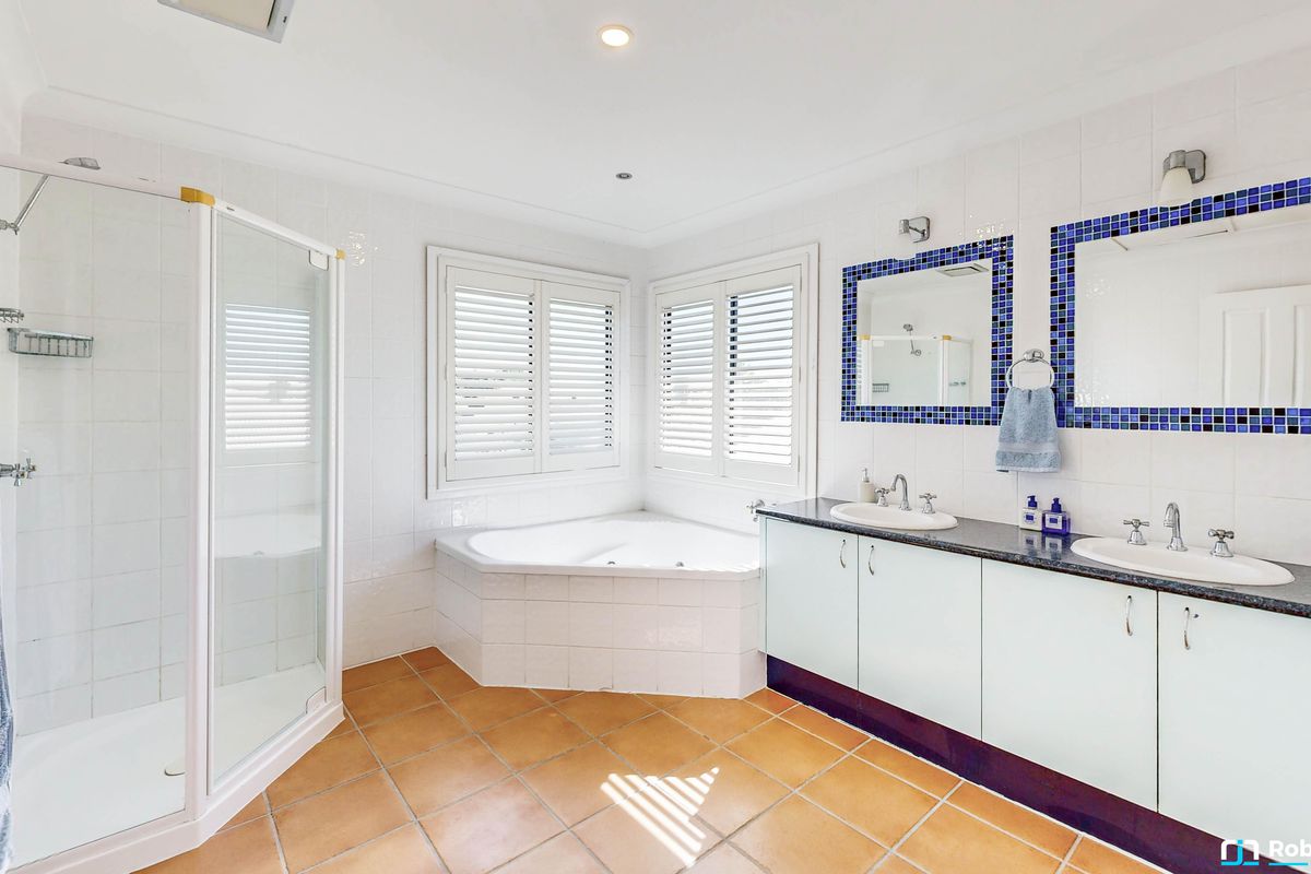 16 Tibrogargan Place, Pelican Waters