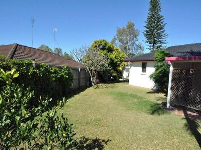 4 Narooma Place, Helensvale