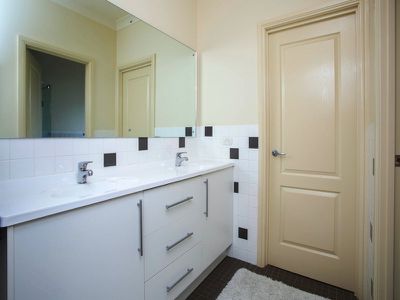 3 Holborn Court, Golden Grove