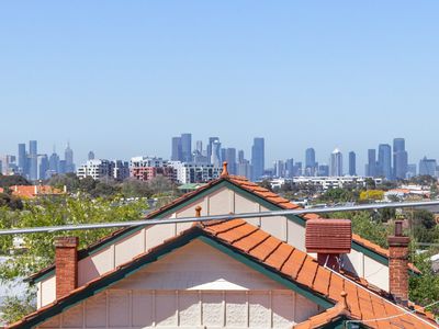 1 / 12 Irvine Crescent, Brunswick West