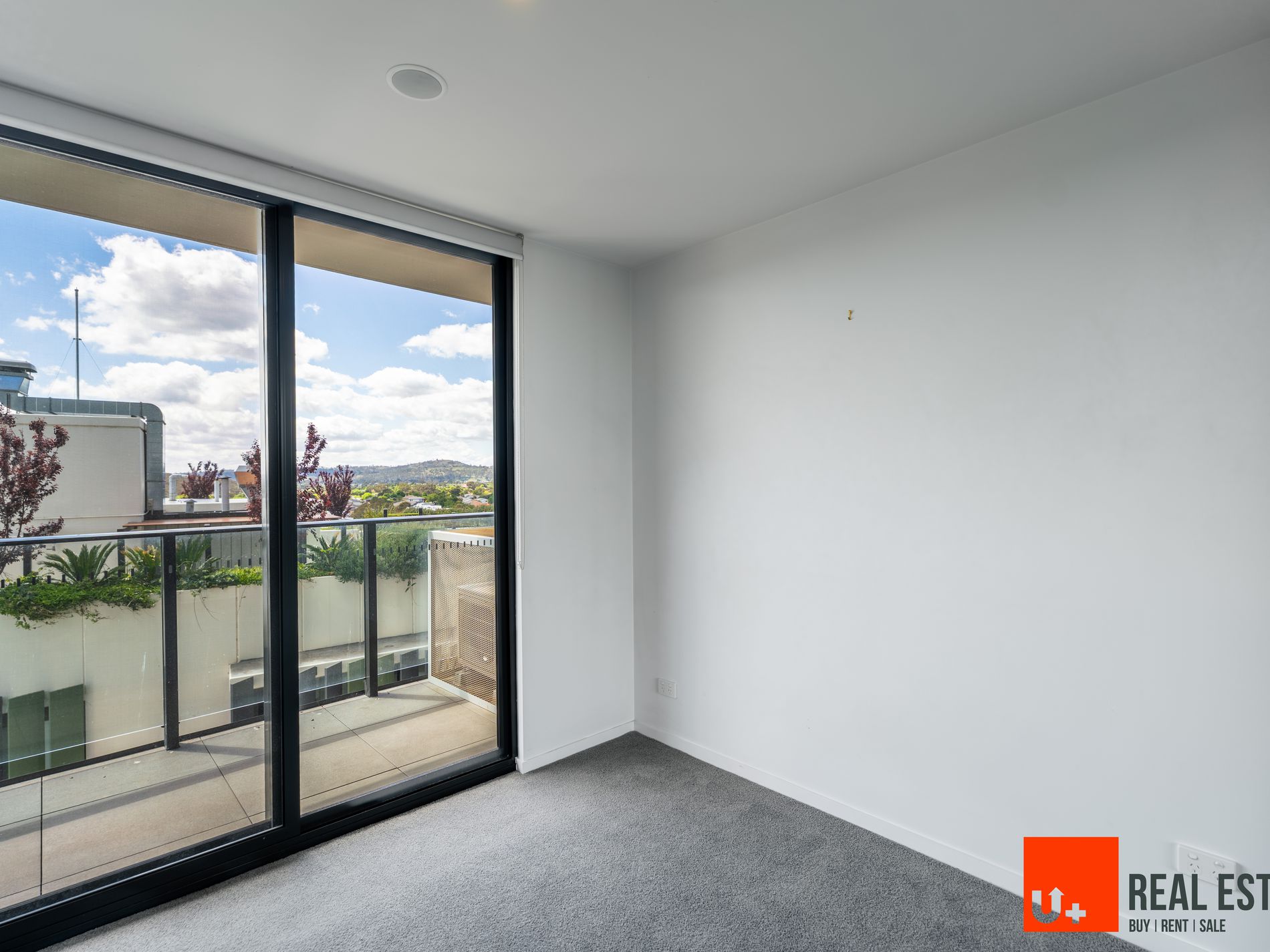 711 / 90 Swain St, Gungahlin