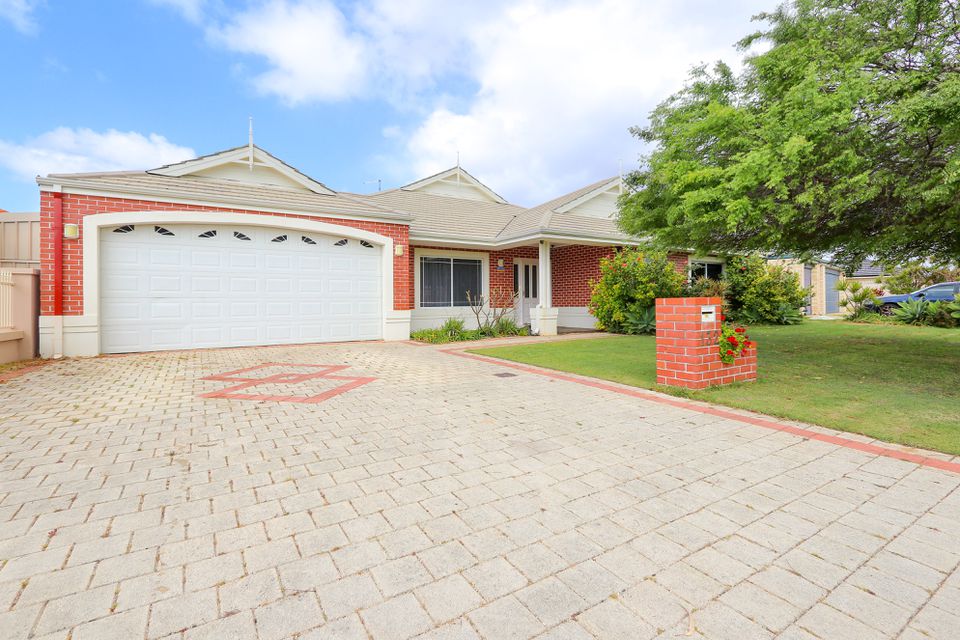 132 Harrington Waters Drive, Waikiki