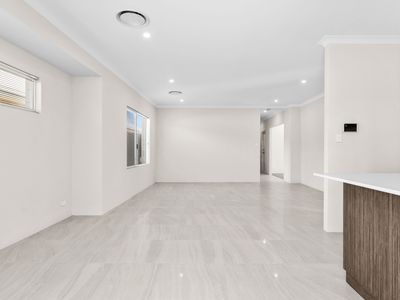 17 Desert Pea Loop, Piara Waters
