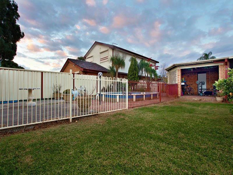 37 Horseshoe Cct, St Clair