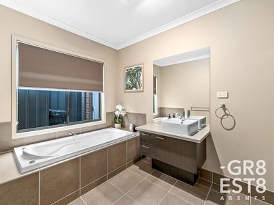 11 Jupiter Crescent, Cranbourne West