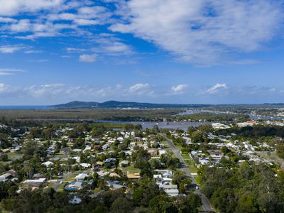 6 McNab Avenue, Tewantin