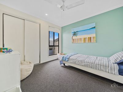 27 Dalby Street, Holmview