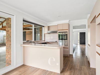 52 Heytesbury Drive, Leopold