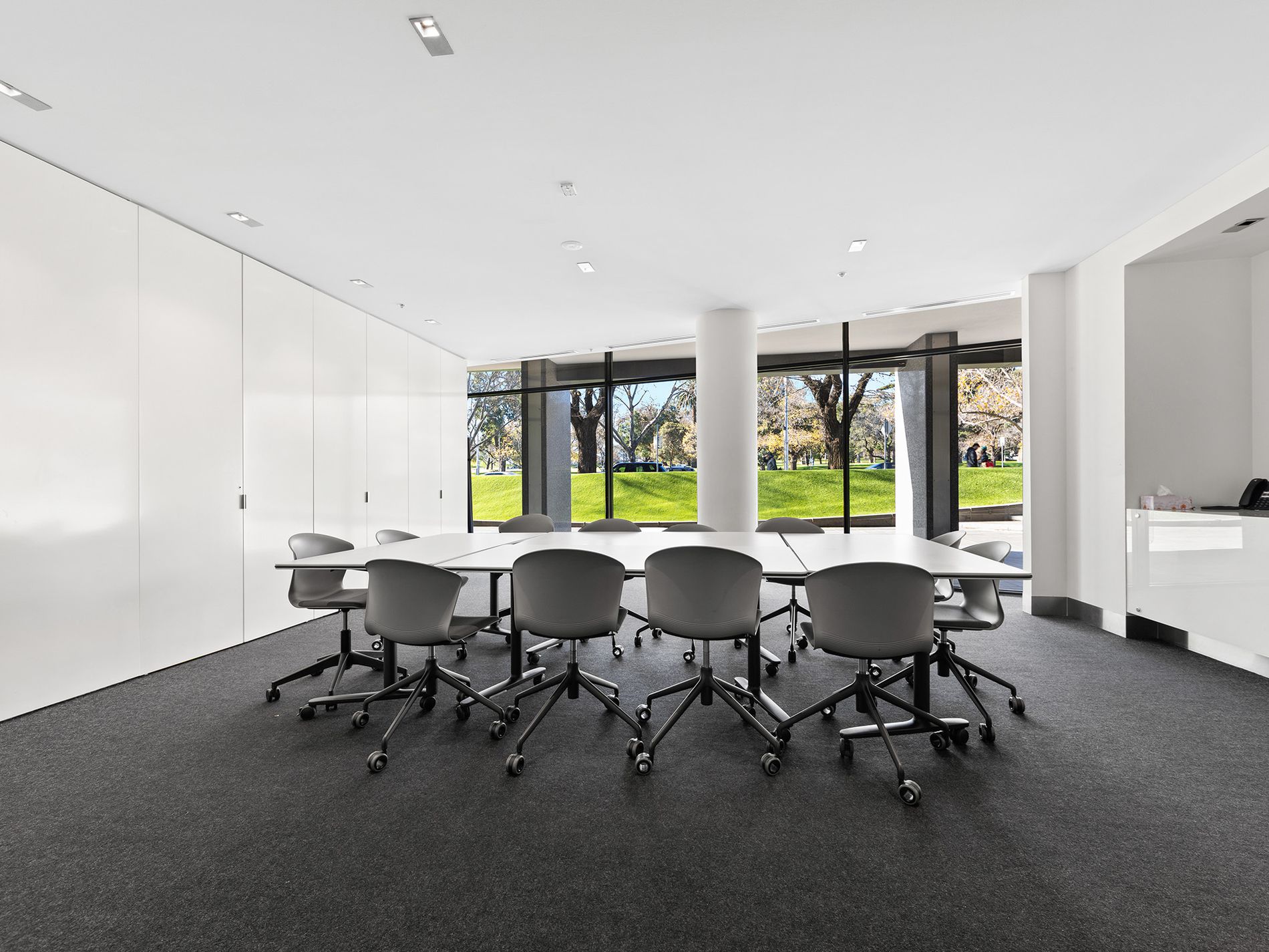 808 / 250 Saint Kilda Road, Southbank