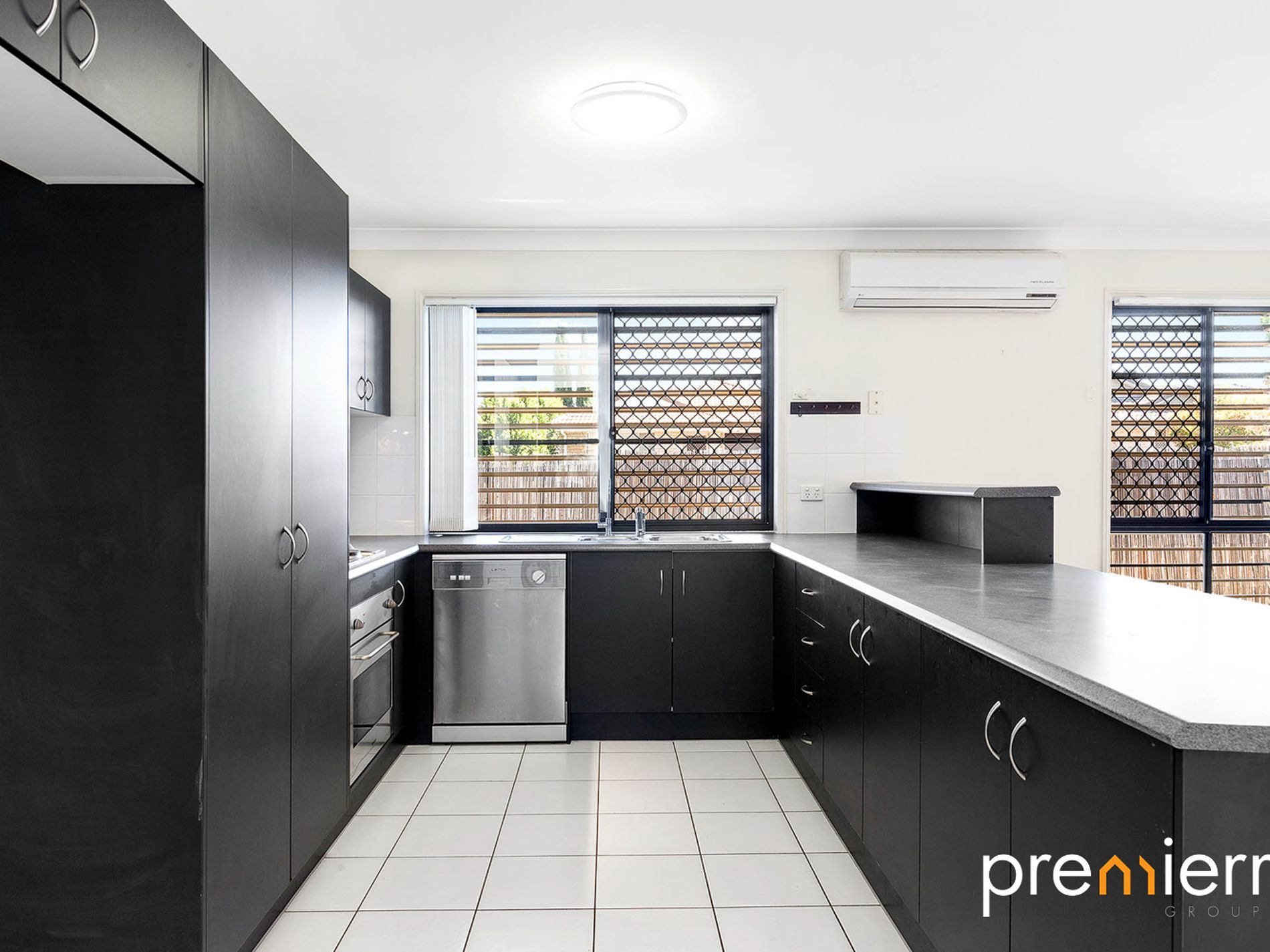 33 Collins Street, Collingwood Park