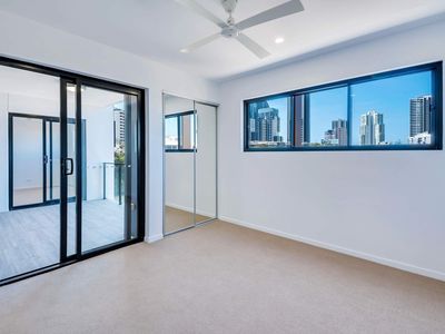 605 / 9 Hooker Boulevard, Broadbeach