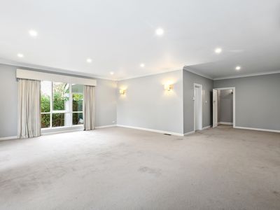 2 Riverside Avenue, Balwyn North