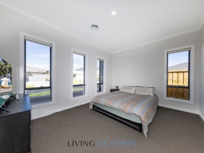 8 Repartee Street, Tarneit