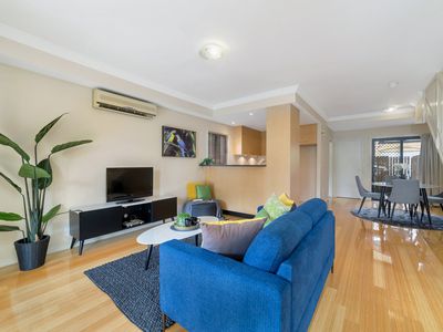 2 / 28 Bayliss Street, Toowong