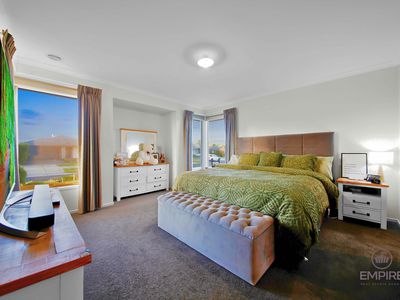 9 Grande Belmond Avenue, Clyde