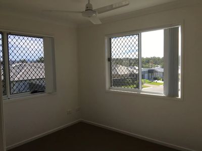 1 / 36 Marmoset Parade, Dakabin