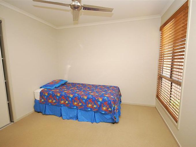6 St Lucia Crescent, Parrearra