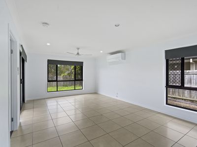 9 Wyndham Cct, Holmview