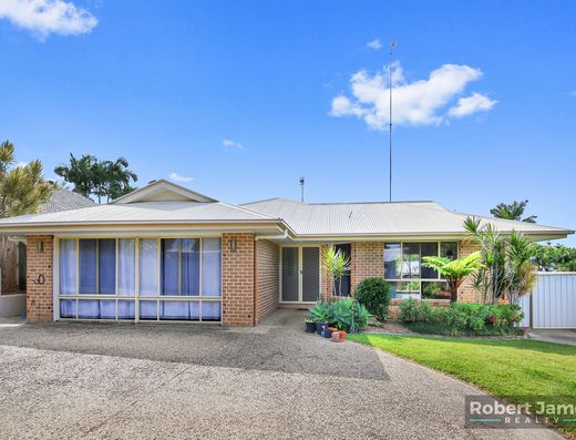 GENEROUS SIZE HOME - OPTIONS FOR DUAL LIVING image 7