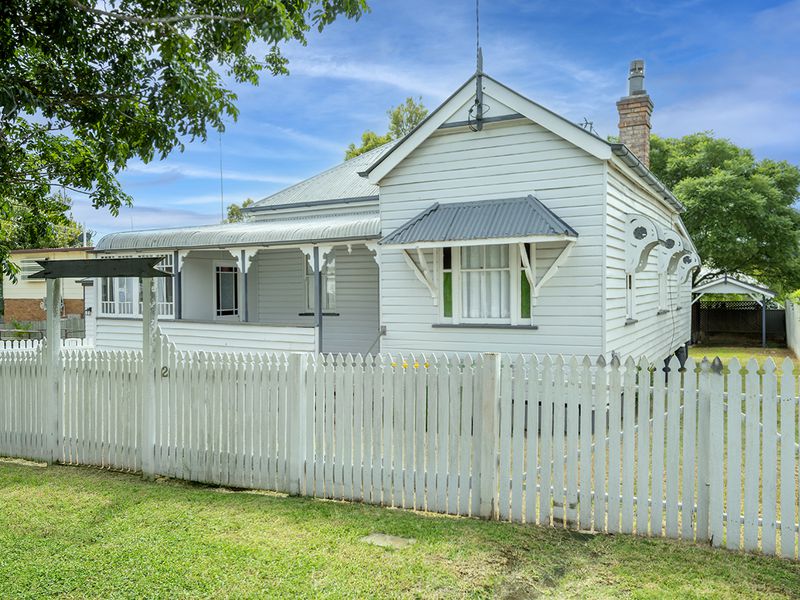 2 Victor Street, East Toowoomba