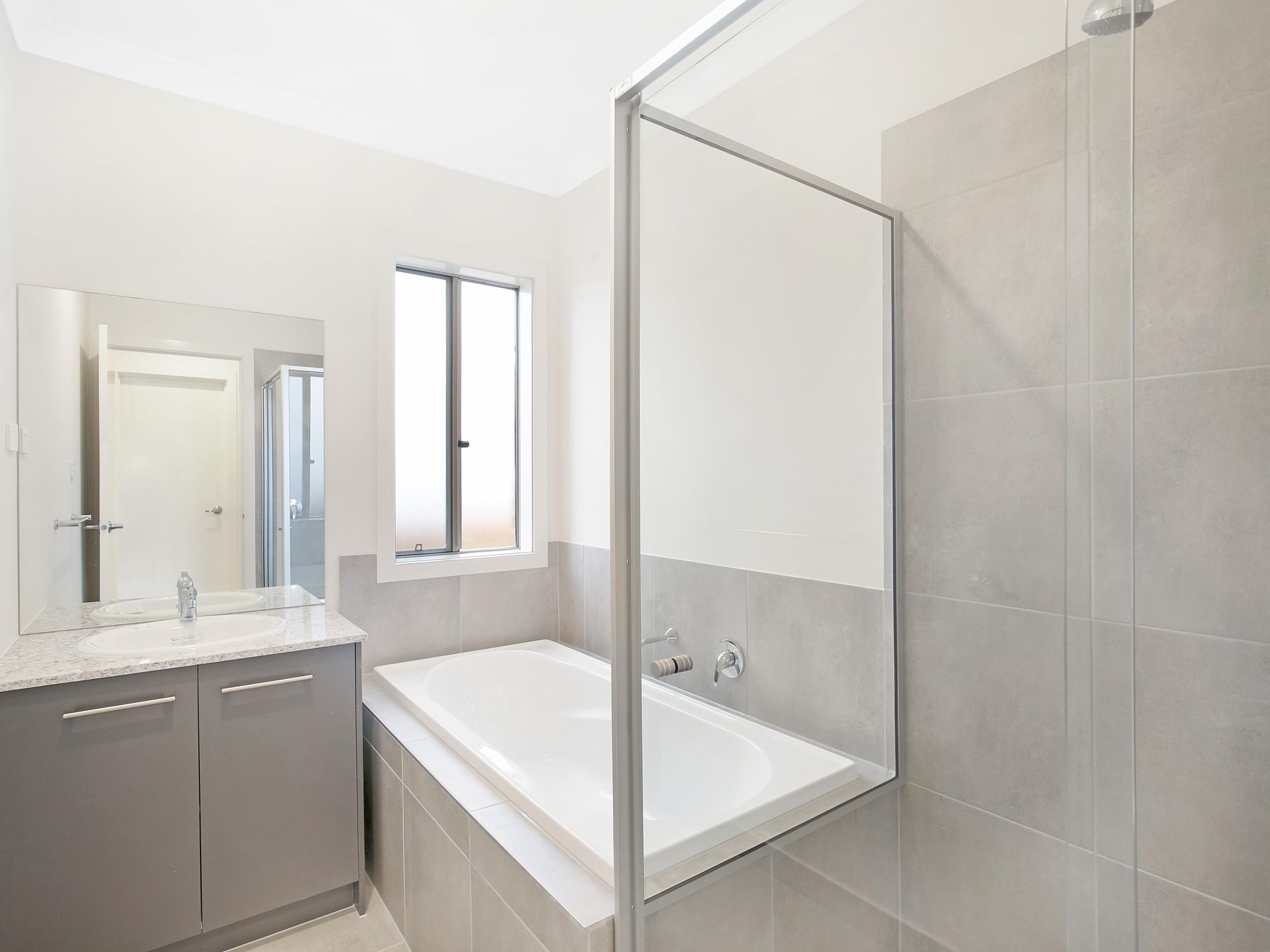 18 Marriott Blvd, Weir Views