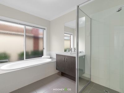14 Blainroe Crescent, Cranbourne