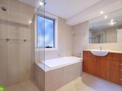 2 / 16 Ocean Street, North Wollongong