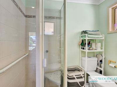 10 LORIKEET AVENUE, Woodgate