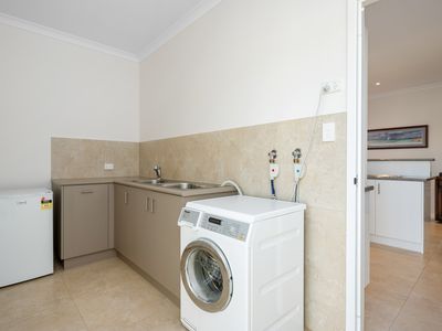 2 Pirring Way, Hannans