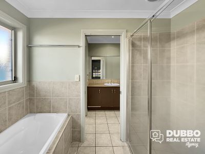 18 Doncaster Avenue, Dubbo