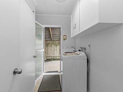 52 Pine Avenue, Ebdentown