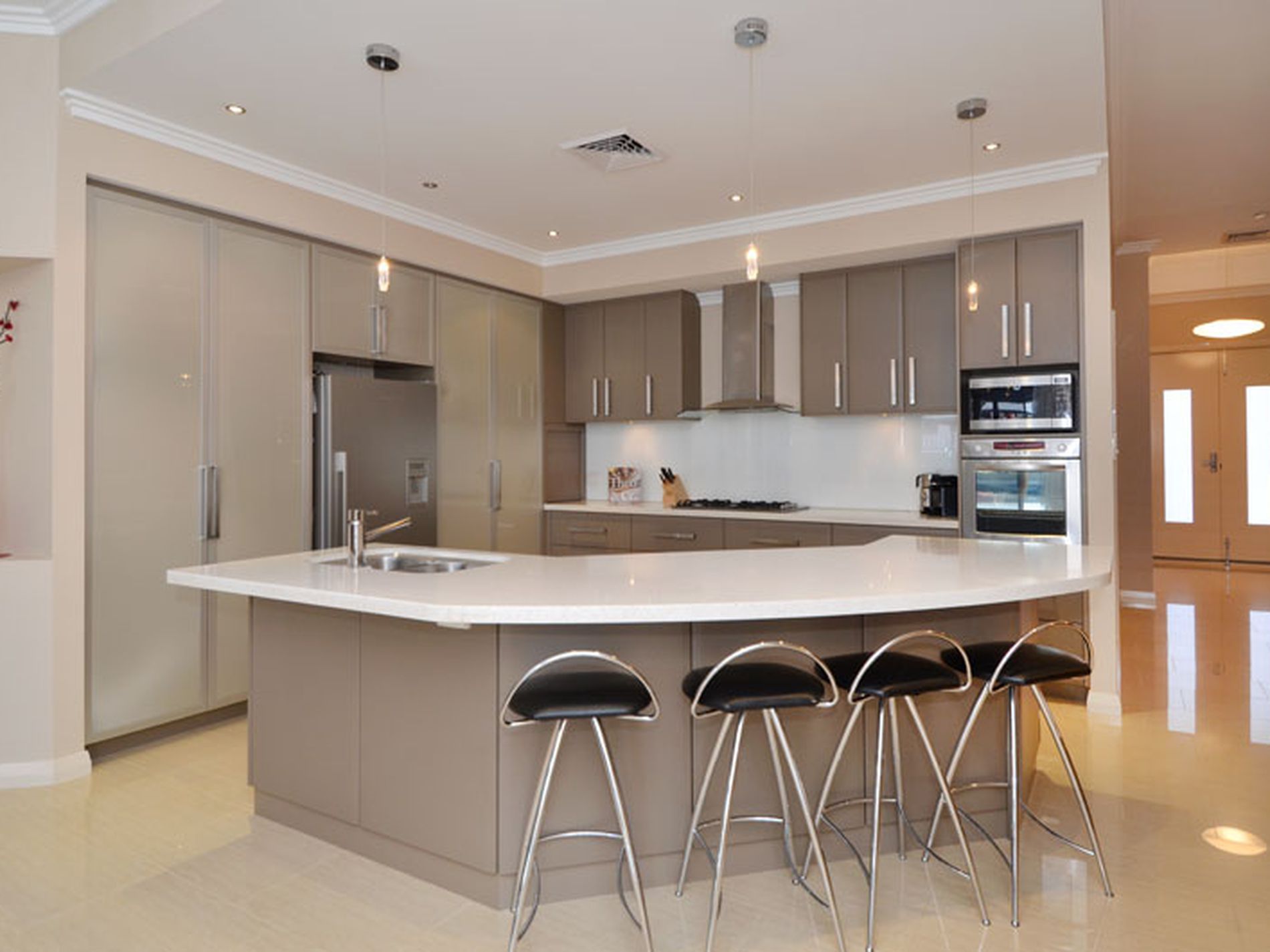 5 Buchanan Court, Somerville