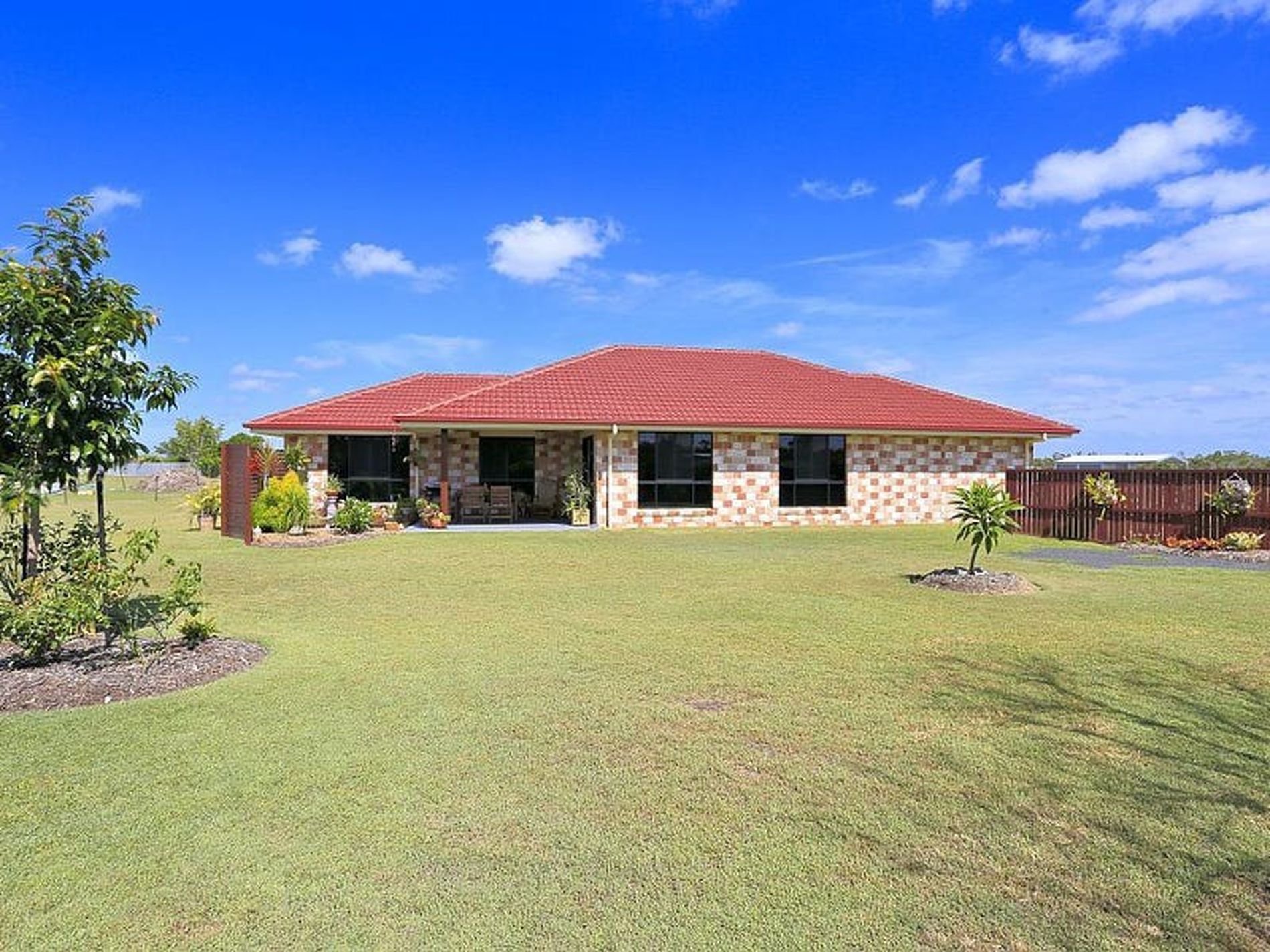 1 Sundew Ct, Woodgate