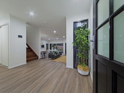 144 Kamarin Street, Manly West