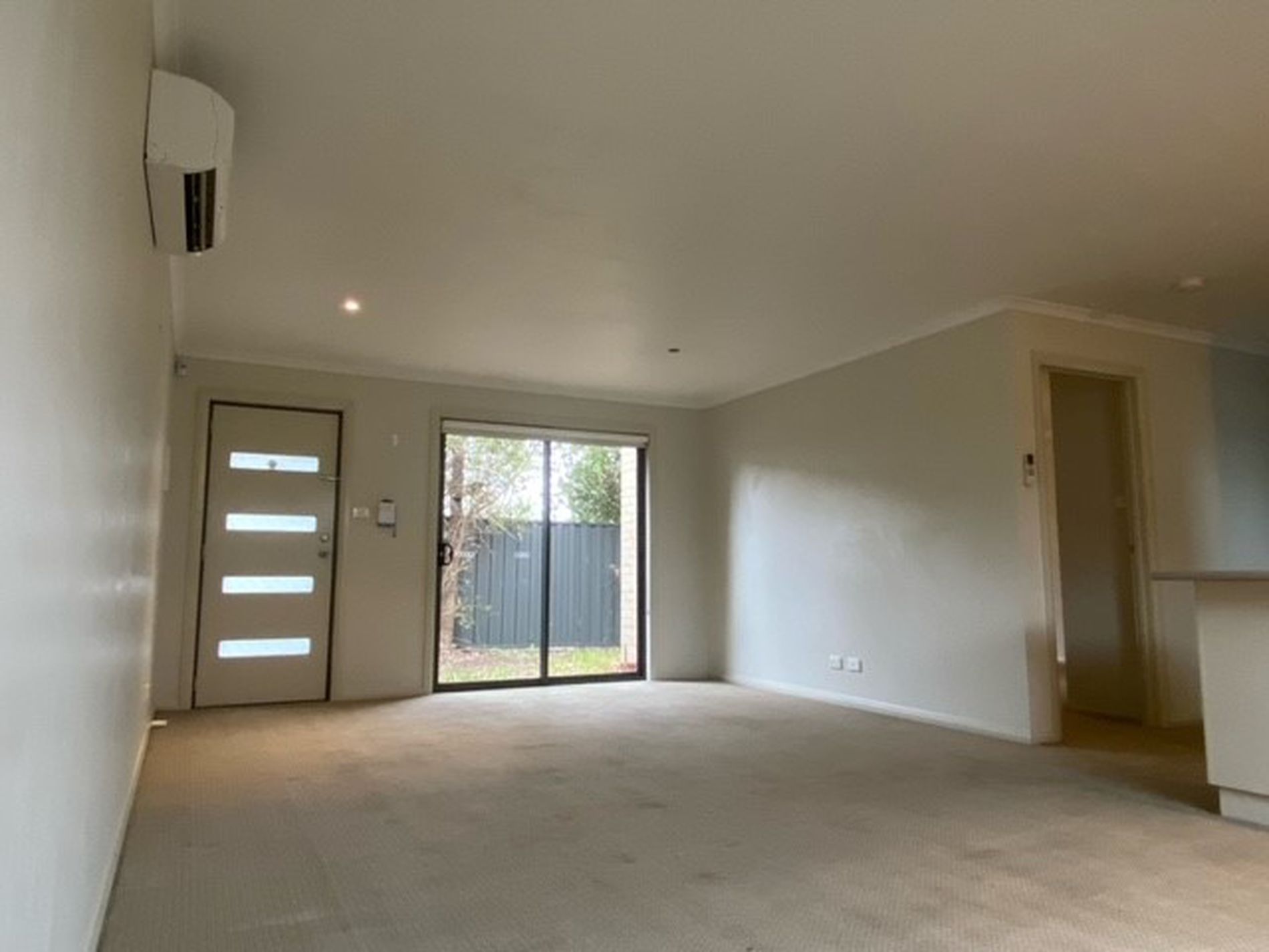 1 / 25 Deutgam Street, Werribee