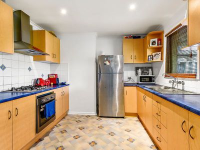 8 Mullins Street , Millicent