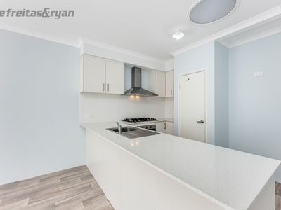 261 Lake Valley Drive, Lakelands