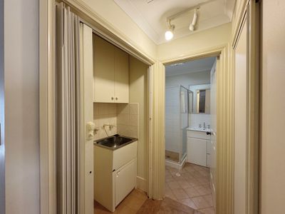 8 / 10 Great Eastern Highway, Somerville