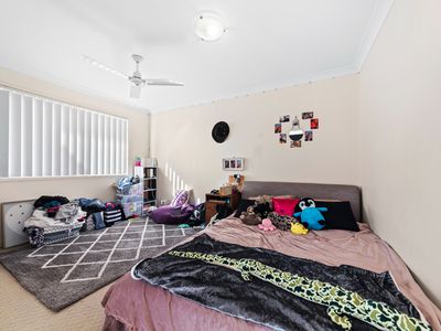 1 / 2 Currawong Street, Lowood