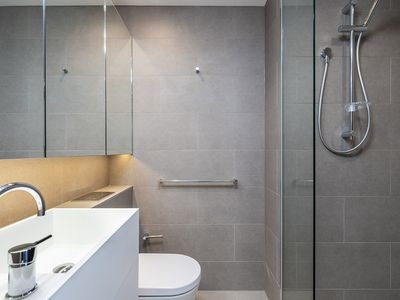 1913 / 70 Southbank Boulevard, Southbank